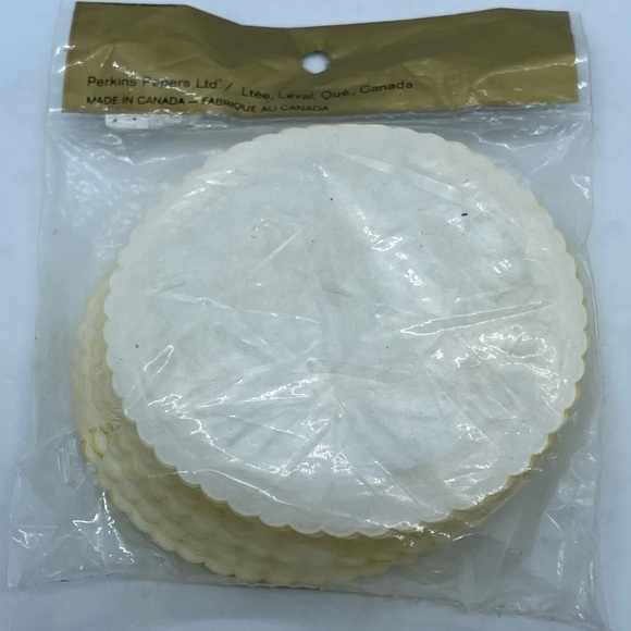 Vintage Paper Tablecloth 70's Yellow Daisy Flowers60 x 102 Inch & 14 coasters. - Picture 8 of 8